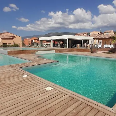 Joli T2 Climatisé Au Calme à 10 Mm De Porto-vecchio Dans Résidence De Tourisme *