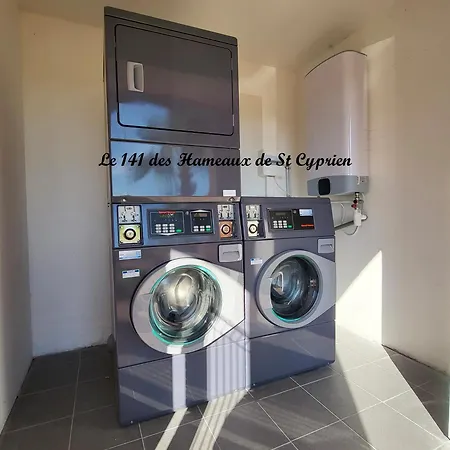 Joli T2 Climatisé Au Calme à 10 Mm De Porto-vecchio Dans Résidence De Tourisme