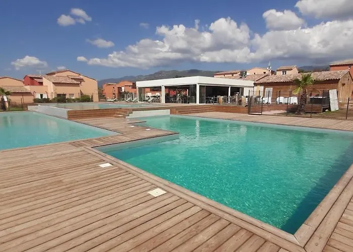 Joli T2 Climatise Au Calme A 10 Mm De Porto-vecchio Dans De Tourisme *